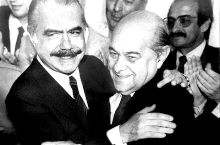 José Sarney e Tancredo Neves comemorando a vitória na primeira eleição após a ditadura.[2]