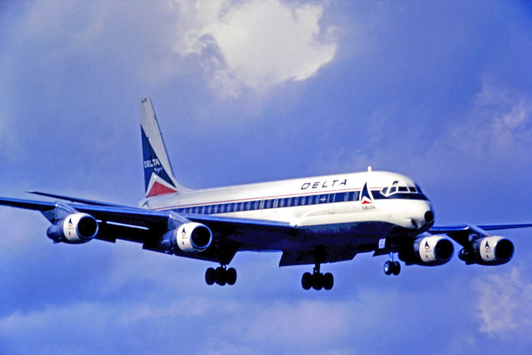 Avião Douglas DC-8, desenvolvido durante a Terceira Revolução Industrial.