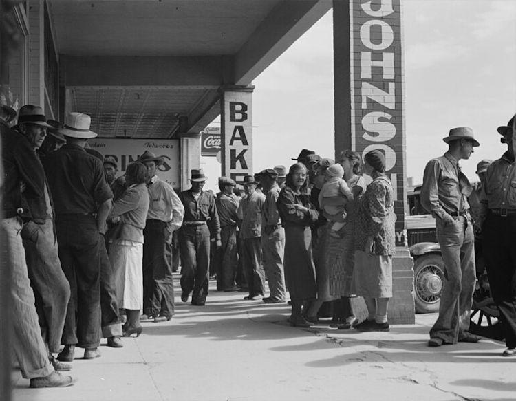 Fila de desempregados nos Estados Unidos, no contexto da Crise de 1929.