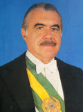 Retrato de José Sarney em lista de presidentes do Brasil.