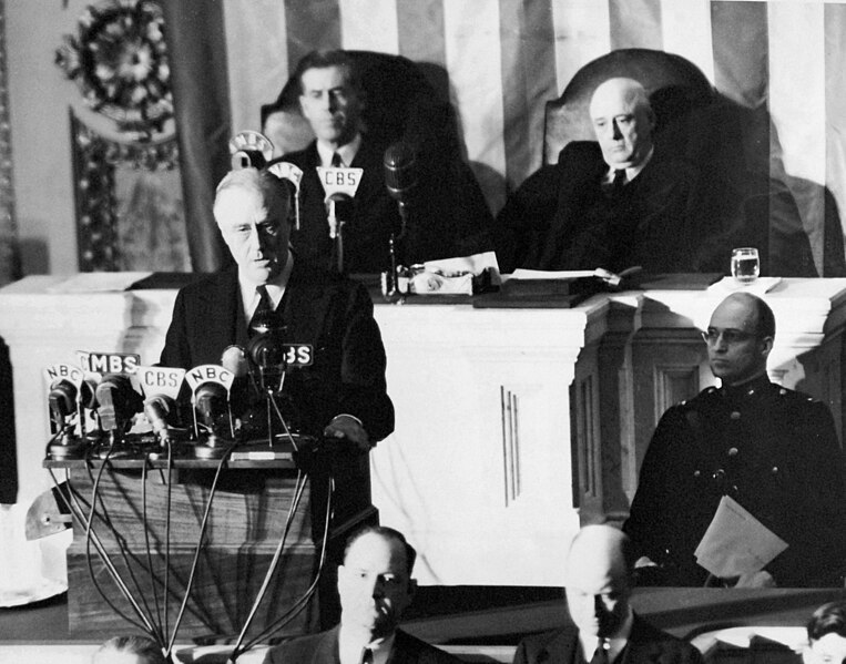 Franklin D. Roosevelt discursando em 1941, em lista de presidentes dos Estados Unidos.