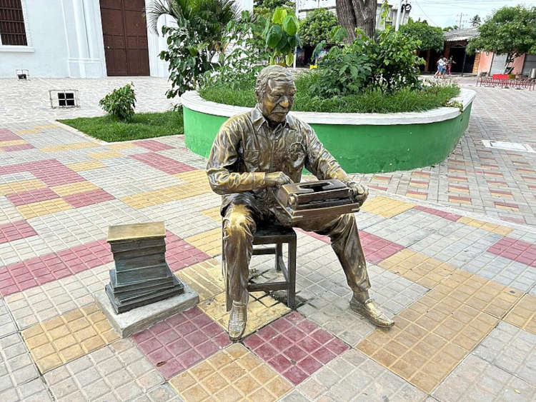 Monumento em homenagem a Gabriel García Márquez.