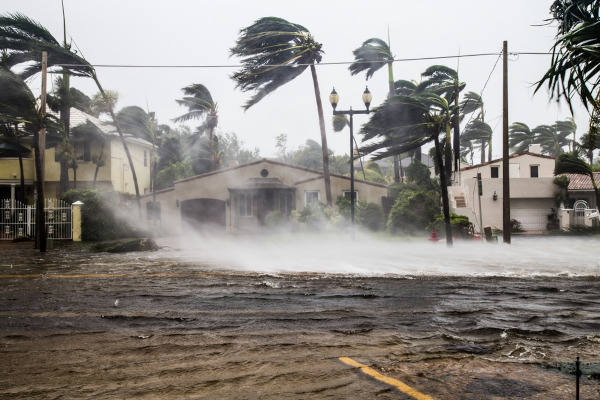 Rua inundada pelo furacão Ilma, na Flórida.