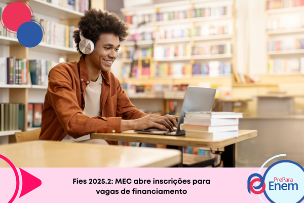 Pessoa no computador. Texto: título da notícia
