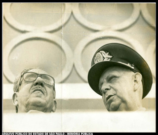 O presidente Artur Costa e Silva, à esquerda, com o ministro da Marinha Augusto Rademaker.*