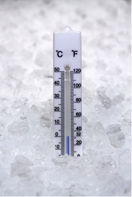 No termômetro da imagem aparecem dois tipos de escalas termométricas, as escalas Celsius e Fahrenheit. Observe que 0ºC equivale a 32 ºF