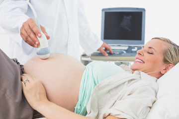 O exame pré-natal é fundamental para diagnosticar problemas com o bebê e com a mãe