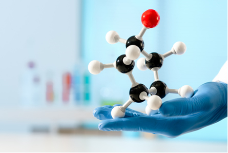 Modelo da molécula do fenol usado em desinfetantes, na produção de baquelite, em medicamentos e em corantes orgânicos