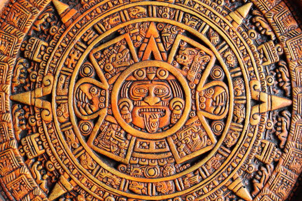 O calendário asteca previa a existência de cinco eras, e a última delas (a era que eles viviam) se encerraria no ano de 2027.