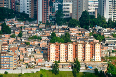 O crescimento desordenado das cidades expressa suas contradições no espaço urbano