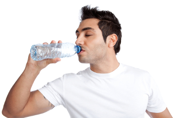 Beber água e utilizar roupas leves são dicas importantes para diminuir o calor