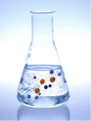 A fração em quantidade de matéria de uma solução química leva em conta o número de mol de soluto e solvente existente nela