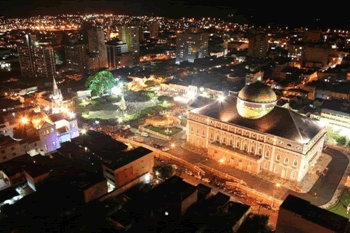 Manaus, cidade que abriga a maioria da população do Amazonas