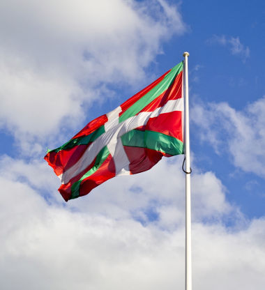 Bandeira do País Basco, símbolo da luta separatista