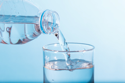Beber água é fundamental para o funcionamento do organismo