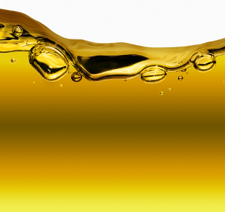 O óleo diesel costuma ter a cor amarelada