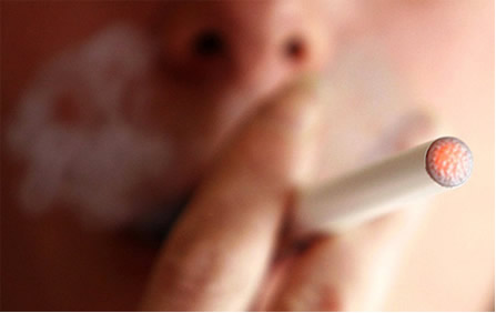 Será que o cigarro eletrônico é realmente um tratamento eficaz para quem quer parar de fumar?