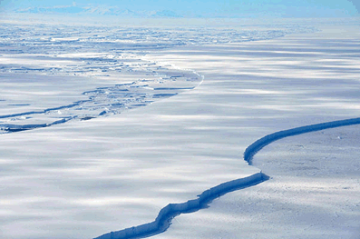 A Antártica é coberta por uma espessa camada de gelo