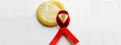 O uso da camisinha é um dos principais meios dese proteger contra a AIDS e outras DSTs.