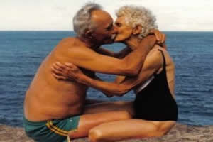A sexualidade na velhice é igualmente importante em relação às outras fases da vida.