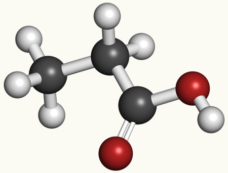 O ácido propanoico pode ser obtido a partir de um cloreto de ácido