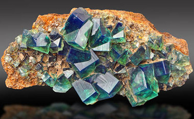 Nessa rocha, temos a presença de um mineral chamado “fluorita”