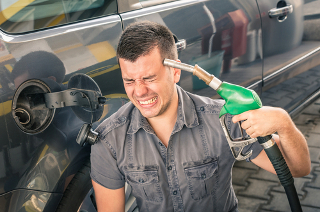 Muitas vezes abastecer com uma gasolina muito barata, que, na verdade, está adulterada, traz prejuízos muito maiores no futuro