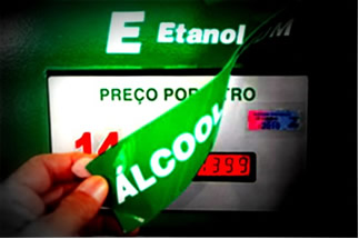 A nomenclatura correta do álcool comum é etanol