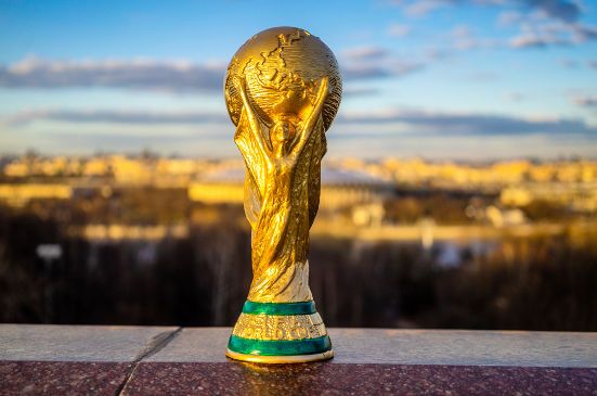Atual taça da Copa do Mundo que é entregue para as seleções vencedoras desde 1974 *