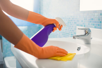 Limpar a casa adequadamente diminui os riscos de contaminação por bactérias e fungos