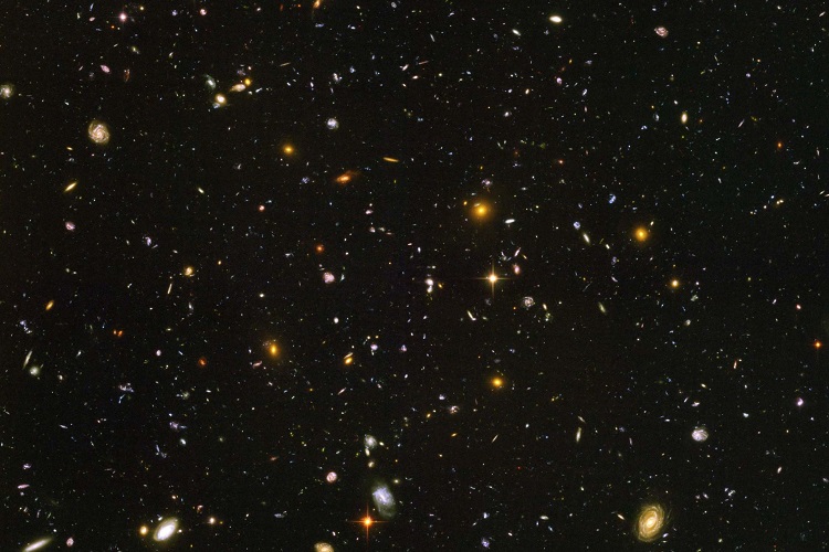 Na imagem, tirada em 2004 pelo telescópio Hubble, vemos o universo em seu estágio inicial de formação, há 13 bilhões de anos